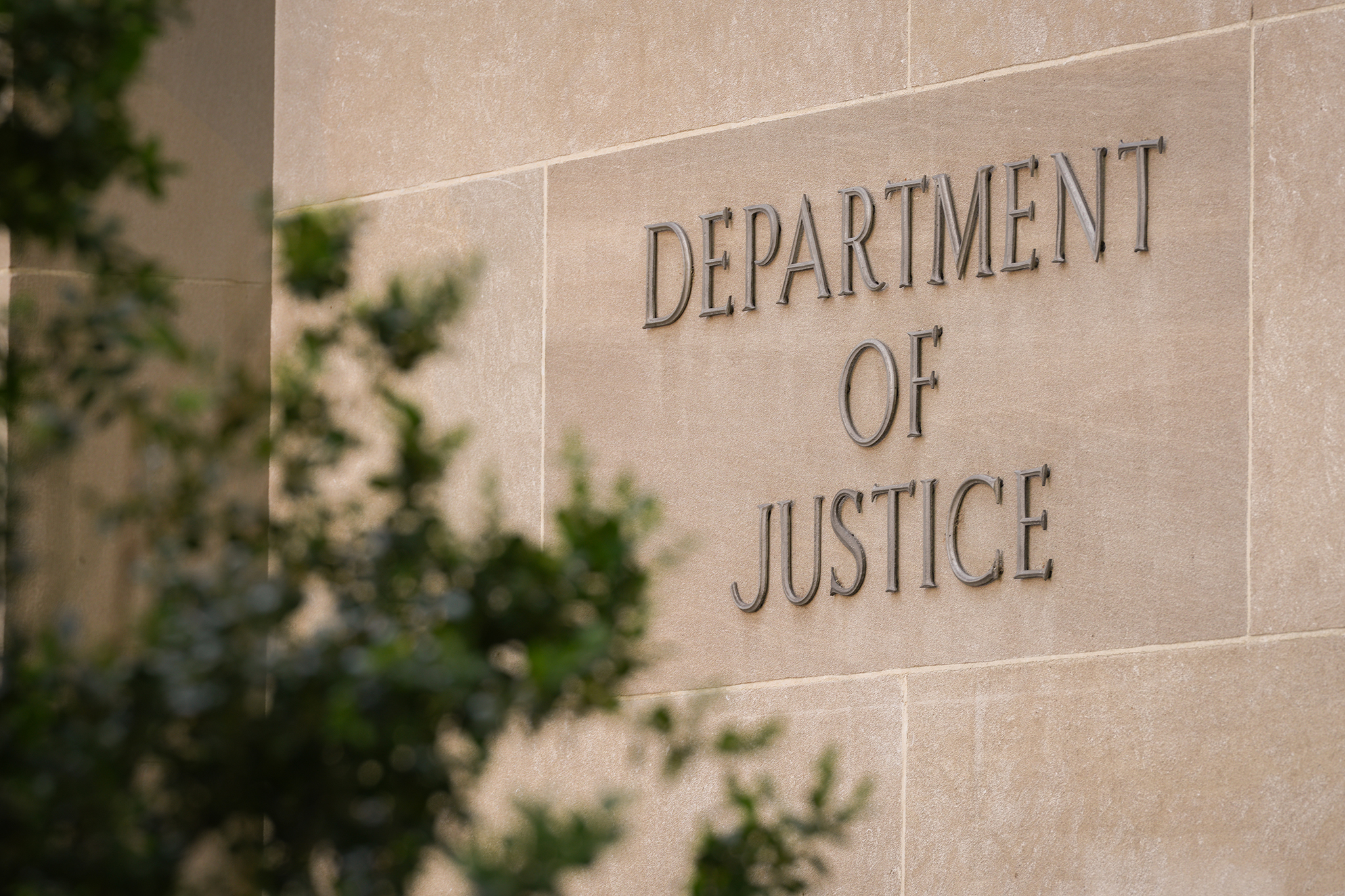 Robert4787's tweet card. The Justice Department said he stole thousands of classified files. 