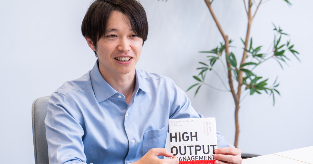 y_matsuwitter's tweet card. 今、注目されているCTO（最高技術責任者）に話を聞けば、面白い本を紹介してもらえるのではないか？　LayerXの松本勇気さんに聞く後編。経営書と戦略書に加えて推したのは「CTOの料理本」であった。