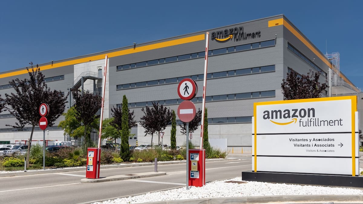 TodoliAdrian's tweet card. La multinacional se ha negado a revelar cómo funcionan los sistemas de inteligencia artificial que miden la productividad y distribuyen el trabajo en el centro logístico de El Prat