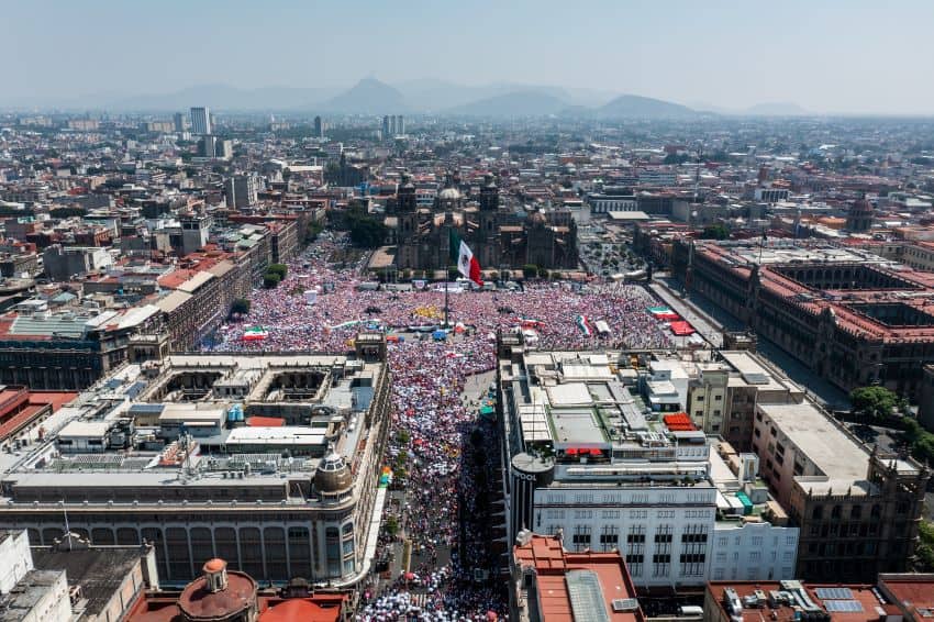 mexicond's tweet card. Mexico's economy recorded 0% growth in May compared to the previous month and expanded just 0.4% in annual terms, according to INEGI.