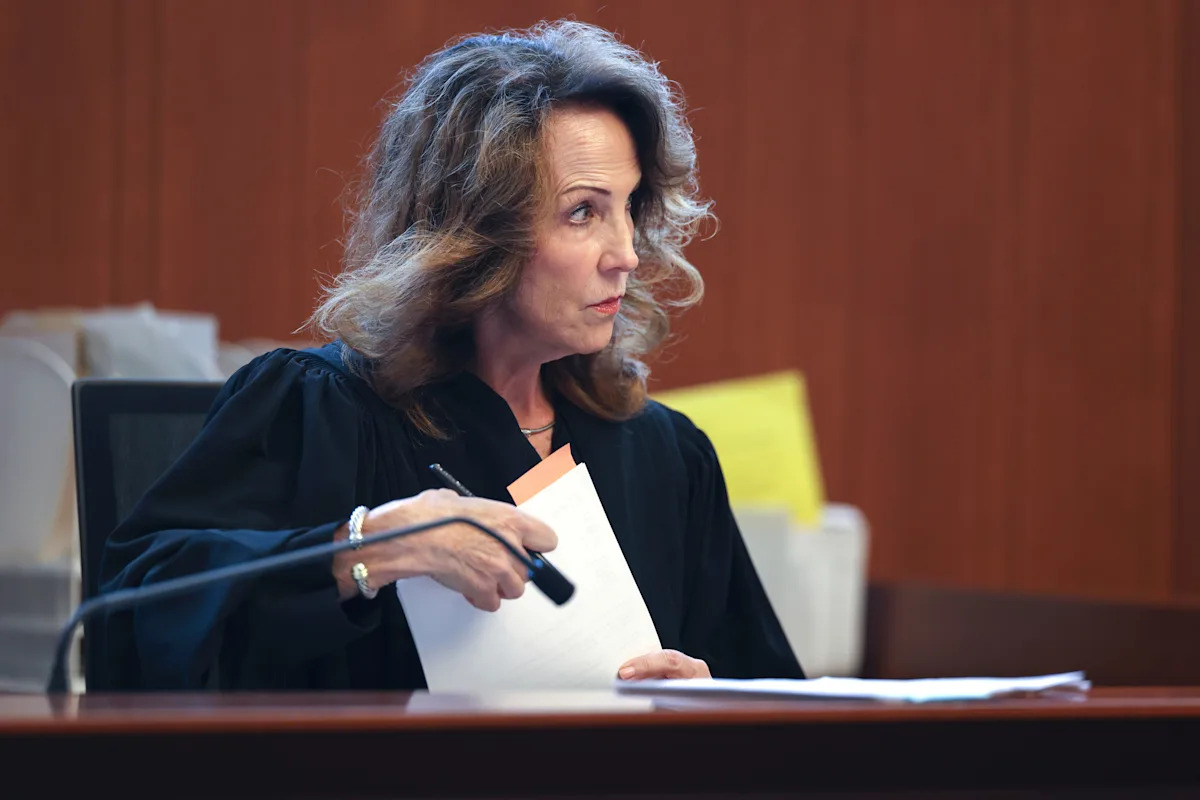 ThinkerDeep88's tweet card. More than 120 cases, including some for assault on family members and police, were dismissed Tuesday in Boston, the latest fallout from a monthslong dispute over pay that has led public defenders to...