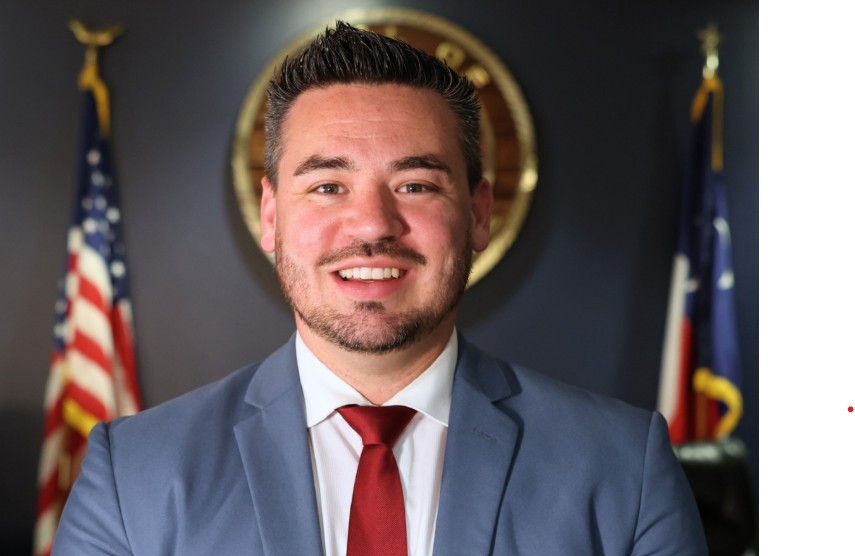 HoustonChron's tweet card. La Marque’s former city manager is accused of torching his own fence, then lying to police — all while claiming degrees and Marine service he didn’t have, according to court records.