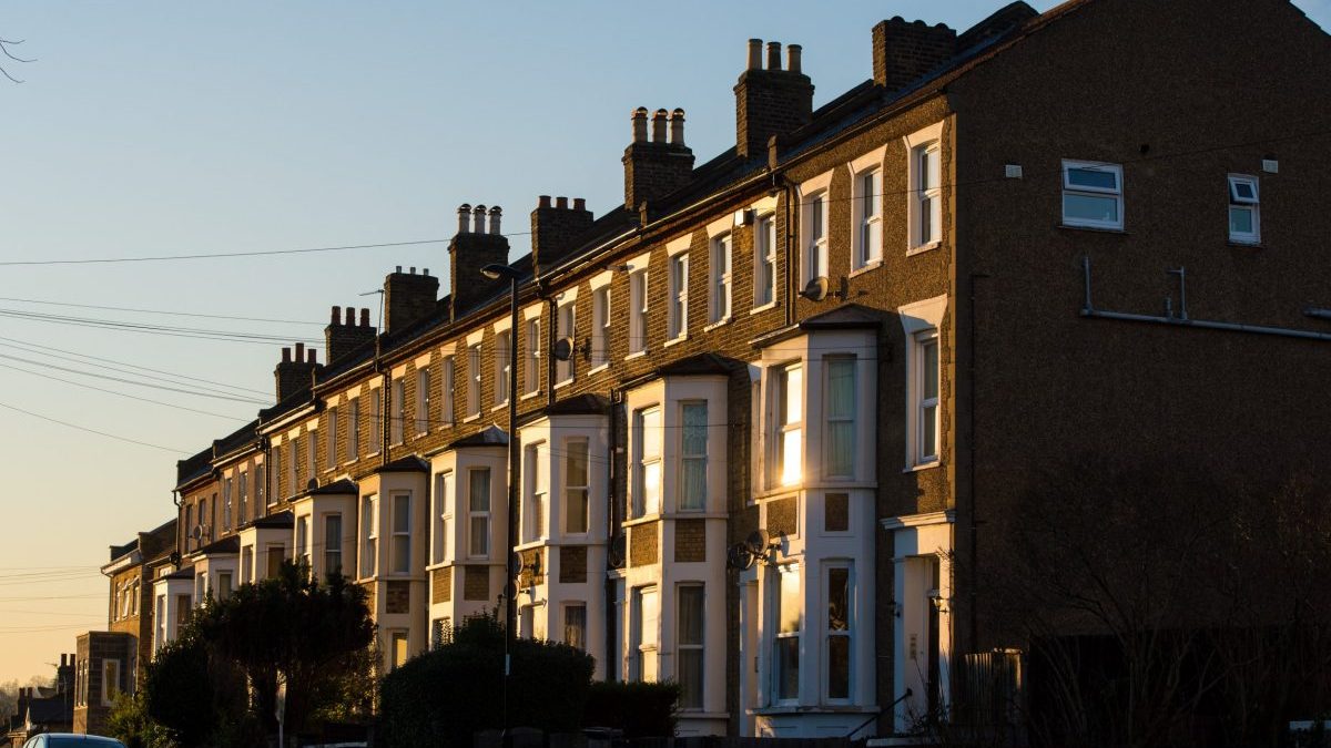Victoria_Spratt's tweet card. When it comes to housing, we really do keep having the same conversation in Britain