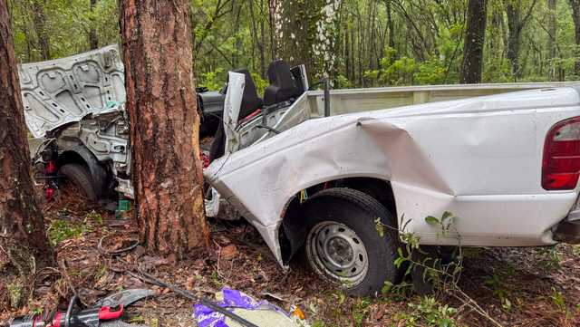 WESH's tweet card. A driver was extricated from his vehicle on Tuesday by Marion County Fire Rescue, involving a single vehicle near the intersection of SE 95th Street and SE 25th Avenue in Ocala.