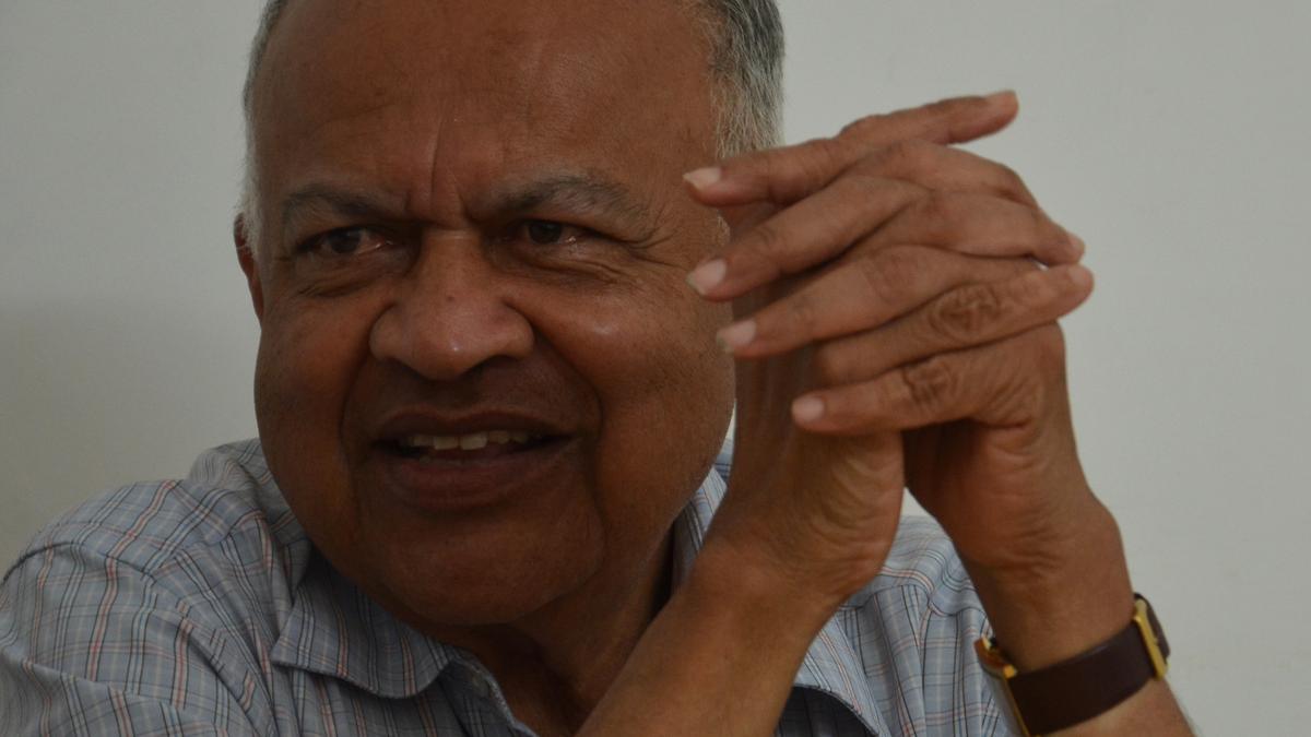 chandu_borkar's tweet card. Dr. Jayant Narlikar, renowned astrophysicist and science communicator, passed away at 86, leaving a legacy of scientific excellence and outreach.