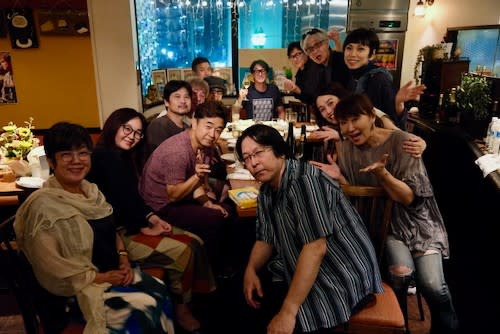 JunAbe_JunAbe2's tweet card. 若くしてご逝去されたベーシスト、プロデューサー有賀啓雄さんに捧げるライブ、茅ヶ崎ころとむっくすさんにて、終了いたしました。メンバーは、主催にも頑張ってらっしゃった、永村かおる（vo）さん、久々の共演、清水美恵（vo）さん、またまた久々の共演、古澤衛（g）君、かなり久々の共演、藤井玉緒（perc）さん、五島圭介（b）君、そして、お名前はもう随分前から存じ上げておりました栗尾直樹（keyb）さん...