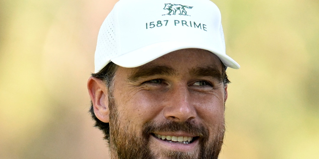 enews's tweet card. Travis Kelce has switched up his hairstyle once again, this time sporting loose, wavy bangs ahead of the 2025 football season.
