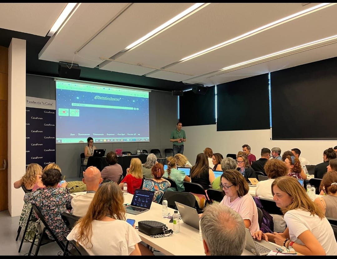 oreycalo's tweet card. Los dos docentes también presentaron en el evento sus dos libros publicados recientemente sobre la IA  ...