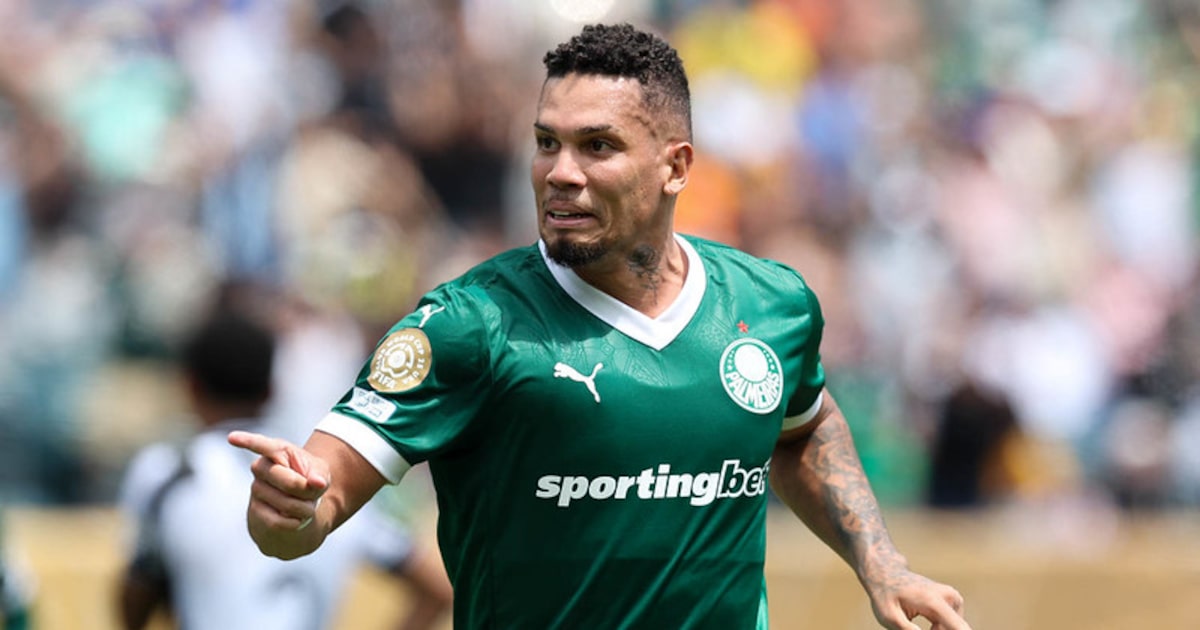 EstadaoEsporte's tweet card. Clube é cauteloso e não estipula data de retorno do jogador, que passou por procedimento na tíbia