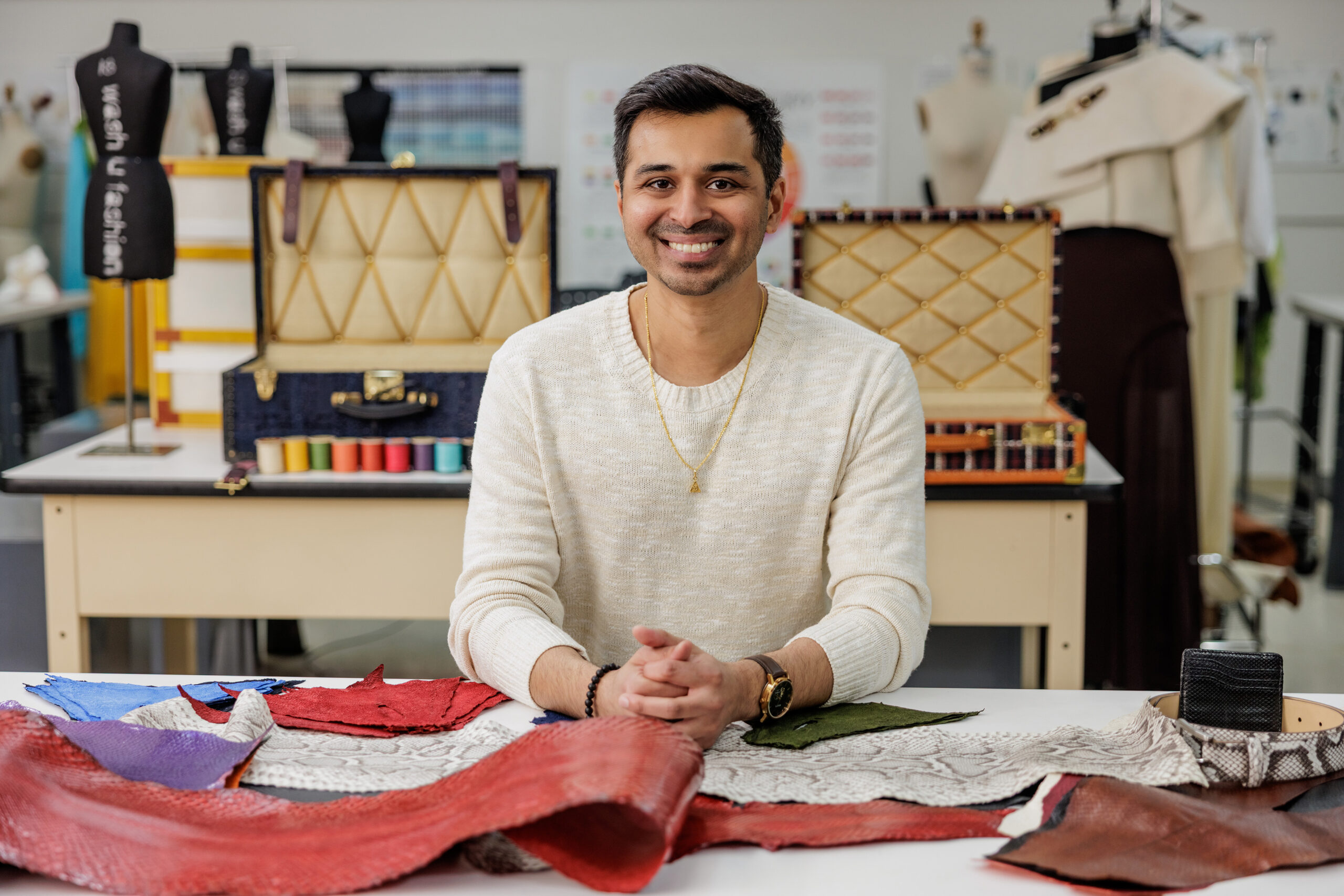 WashUAlumni's tweet card. Kahan Chavda, BSBME ’16, co-founder of Inversa, a company pioneering the field of ethically harvested leathers, workshops with Sam Fox School students on how engineering and fashion design can...