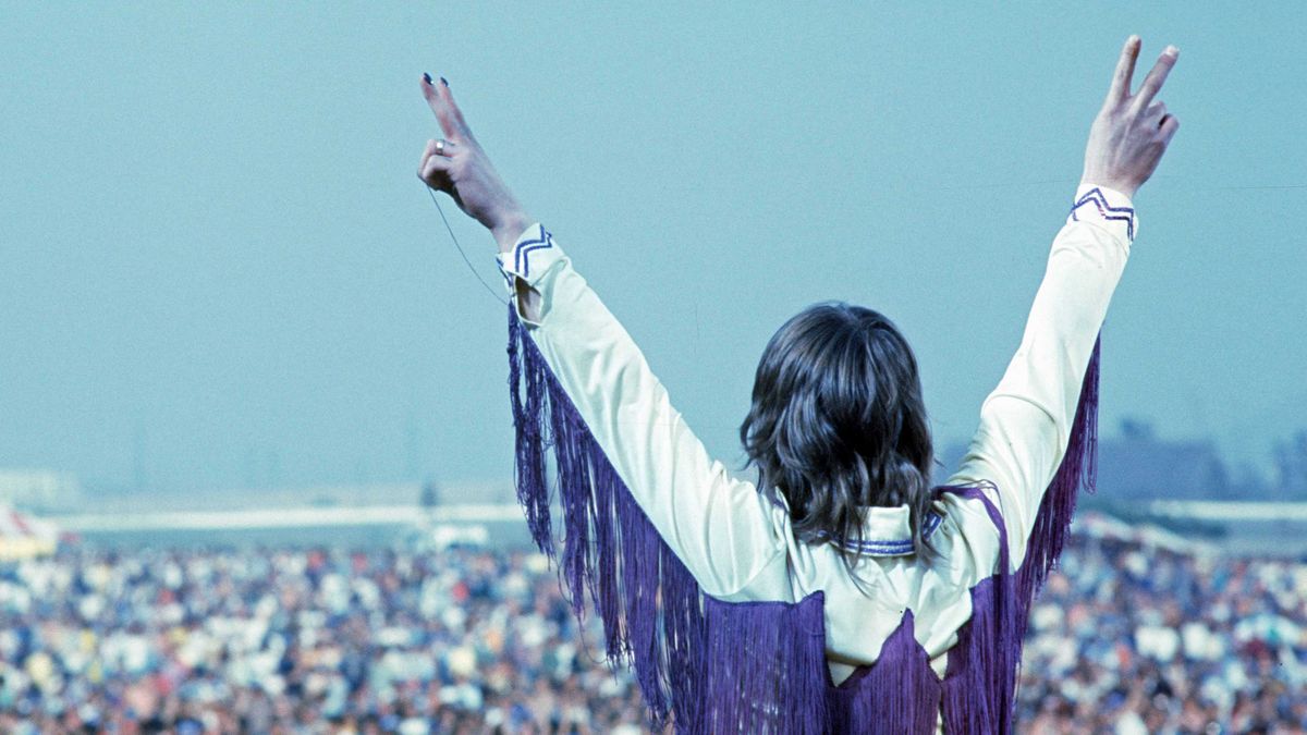 MetalHammer's tweet card. Musicians, media organisations, politicians, sports franchises and Hollywood stars react to Ozzy Osbourne's passing