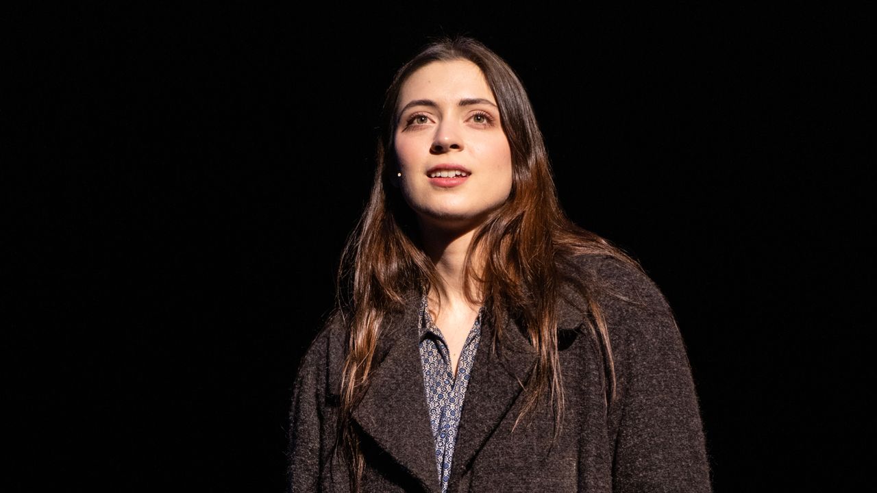 LizzyMcAlpine's tweet card. As she makes her Broadway debut in “Floyd Collins,” Lizzy McAlpine tells Vogue about her theater past, overcoming criticism, and finding her footing onstage.