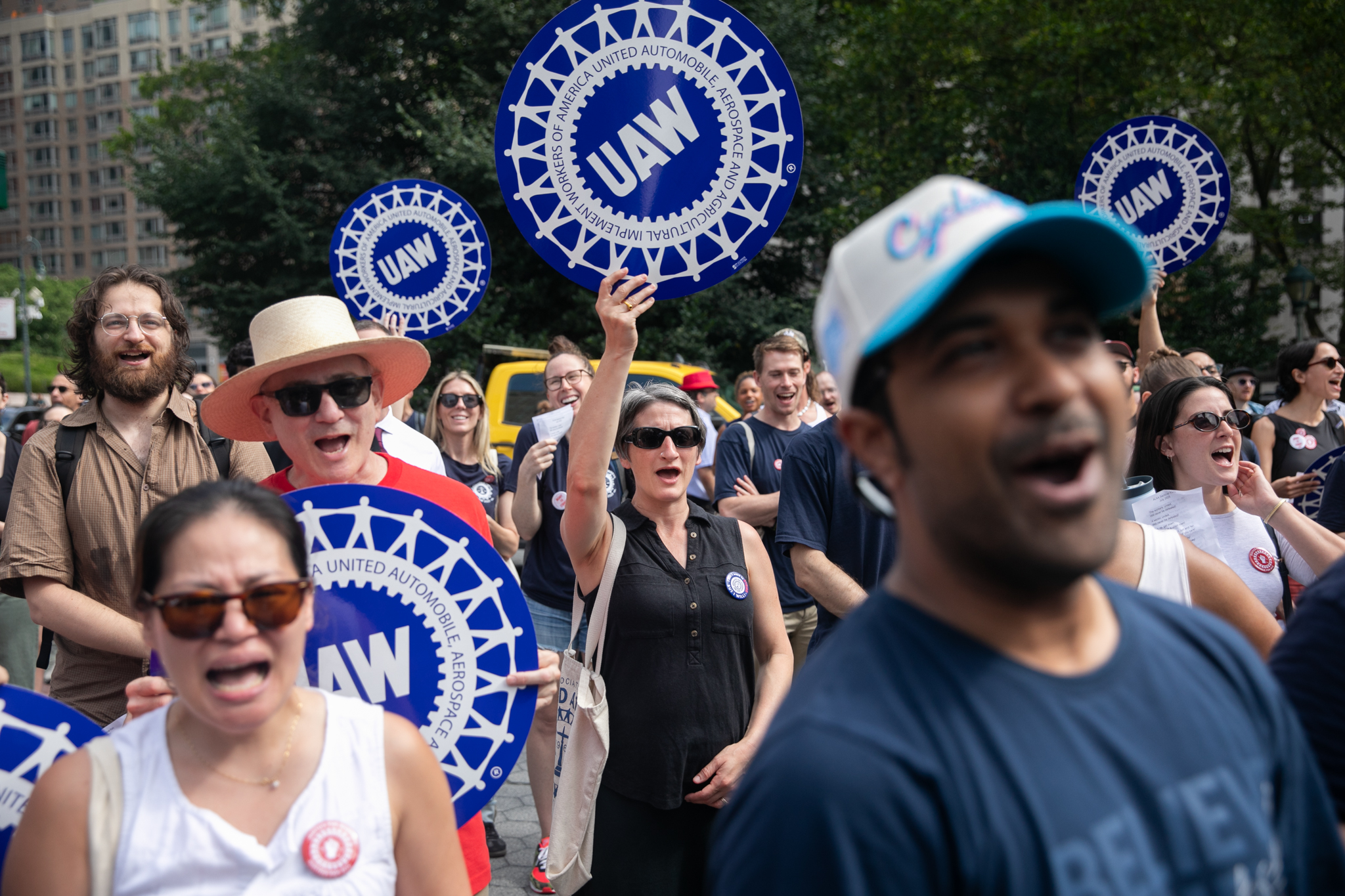ae53's tweet card. Joined at a rally Tuesday by mayoral nominee Zohran Mamdani and Attorney General Letitia James, UAW urges tapping the city’s rainy-day fund to pay for lawyers’ raises.