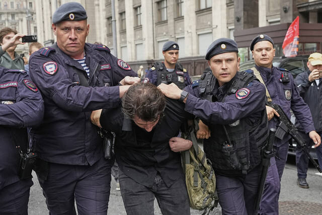 TribLIVE's tweet card. MOSCOW — Russian lawmakers on Tuesday approved a bill that punishes online searches for information that is deemed “extremist,” the latest move by government authorities in their relentless crackdown...
