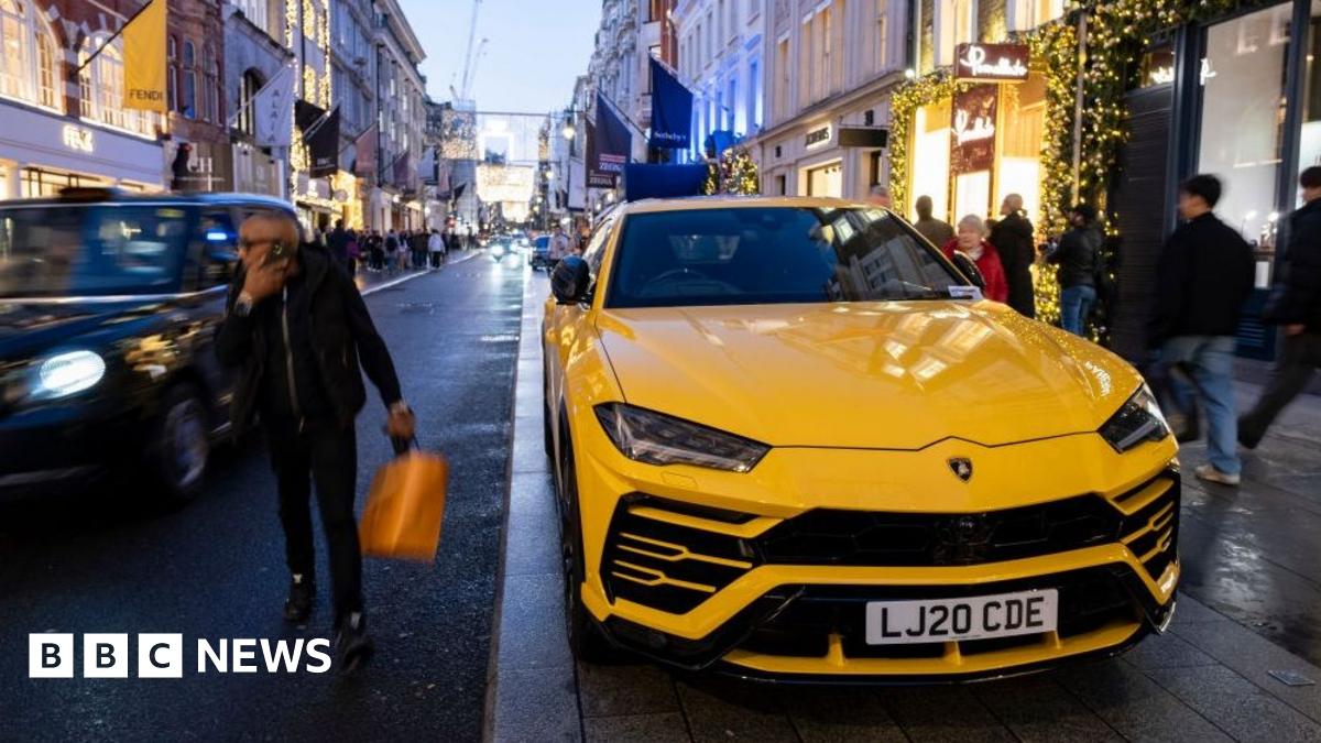 GreenGreenwich's tweet card. Despite dire predictions of climate breakdown, more Sports Utility Vehicles are being spotted on, and off, the roads.