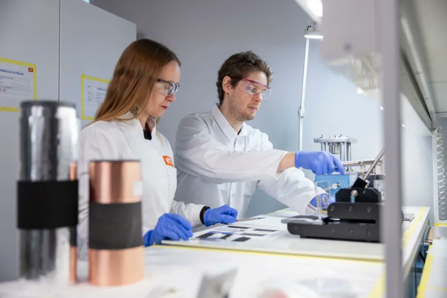 VTTFinland's tweet card. The development of battery technology has become one of the most significant technological and ecological challenges of our time. What is topical in battery research at the moment?