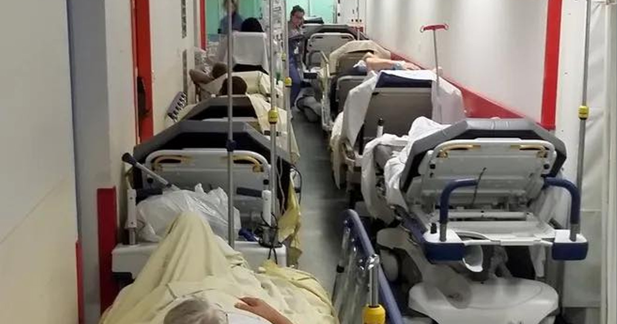 PiluleRougeCA's tweet card. Le Québec a eu deux chances de financer sa santé à long terme avec une assurance vieillesse. Deux fois on a dit non. Aujourd’hui, la facture explose.