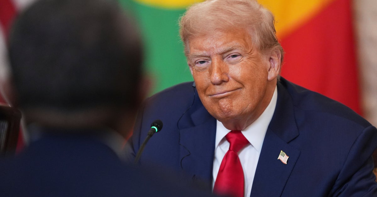 HuffPost's tweet card. Trump Claims He'll Lower Drug Prices By 1,000%