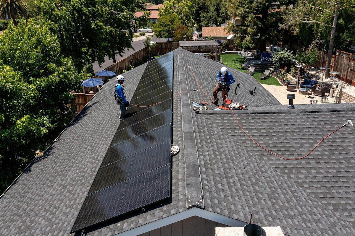 YahooFinance's tweet card. (Bloomberg) -- Enphase Energy Inc., a major US solar equipment company, sees the nation’s residential market shrinking 20% next year as tax credits for homeowners end under President Donald Trump’s...
