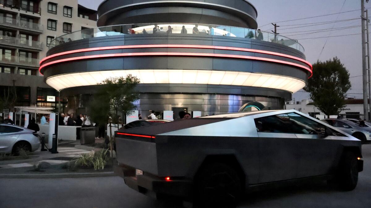 RRUNNFASTT's tweet card. Guests can charge their Teslas while getting 'epic bacon' and tuna melts carhopped to their vehicles, and other unique quirks we learned at the opening of Elon Musk's new Tesla Diner in Hollywood.