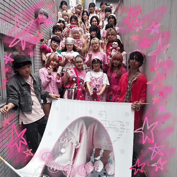 amimonome's tweet card. 毎年恒例になっているニットデザイン科2・3年による合同展示会を開催しました。 生徒たち自身で作品を撮影し、学内にあるデジタルプリントの実習室で布製のポスターを制作しました。ここは文化の学生なら誰もが利用できる施設。オリジナルのプリントをフ...