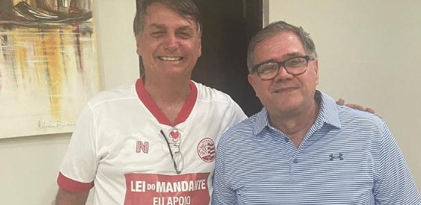 Inelma492603's tweet card. O médico do ex-presidente Jair Bolsonaro, Ricardo Camarinha, foi funcionário fantasma da Apex (Agência Brasileira de Promoção de Exportações e Investimentos), em Miami (EUA).O que aconteceuA conclu...