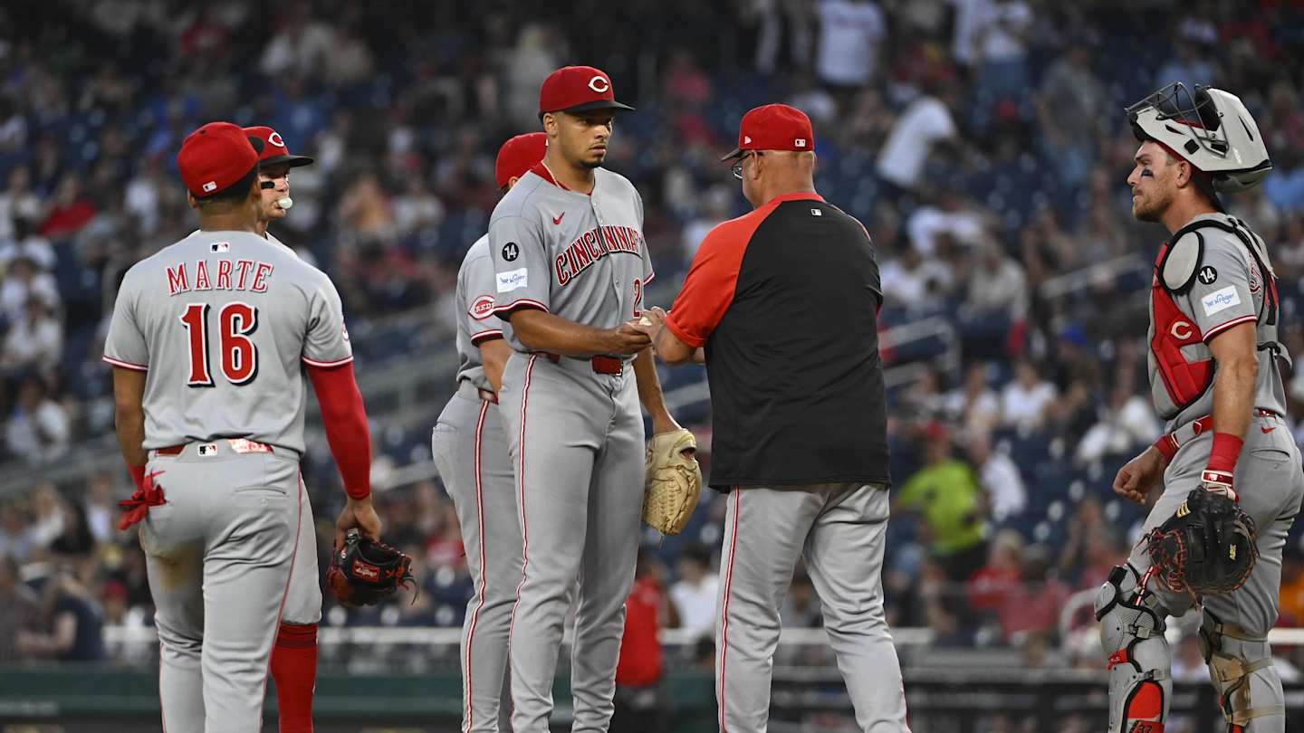 RedsDaily4's tweet card. The Reds lost the series on Tuesday.