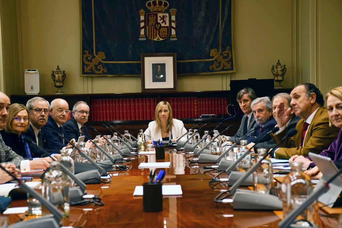 el_pais's tweet card. El órgano elige a los candidatos propuestos por los conservadores tras la renuncia de las dos magistradas progresistas