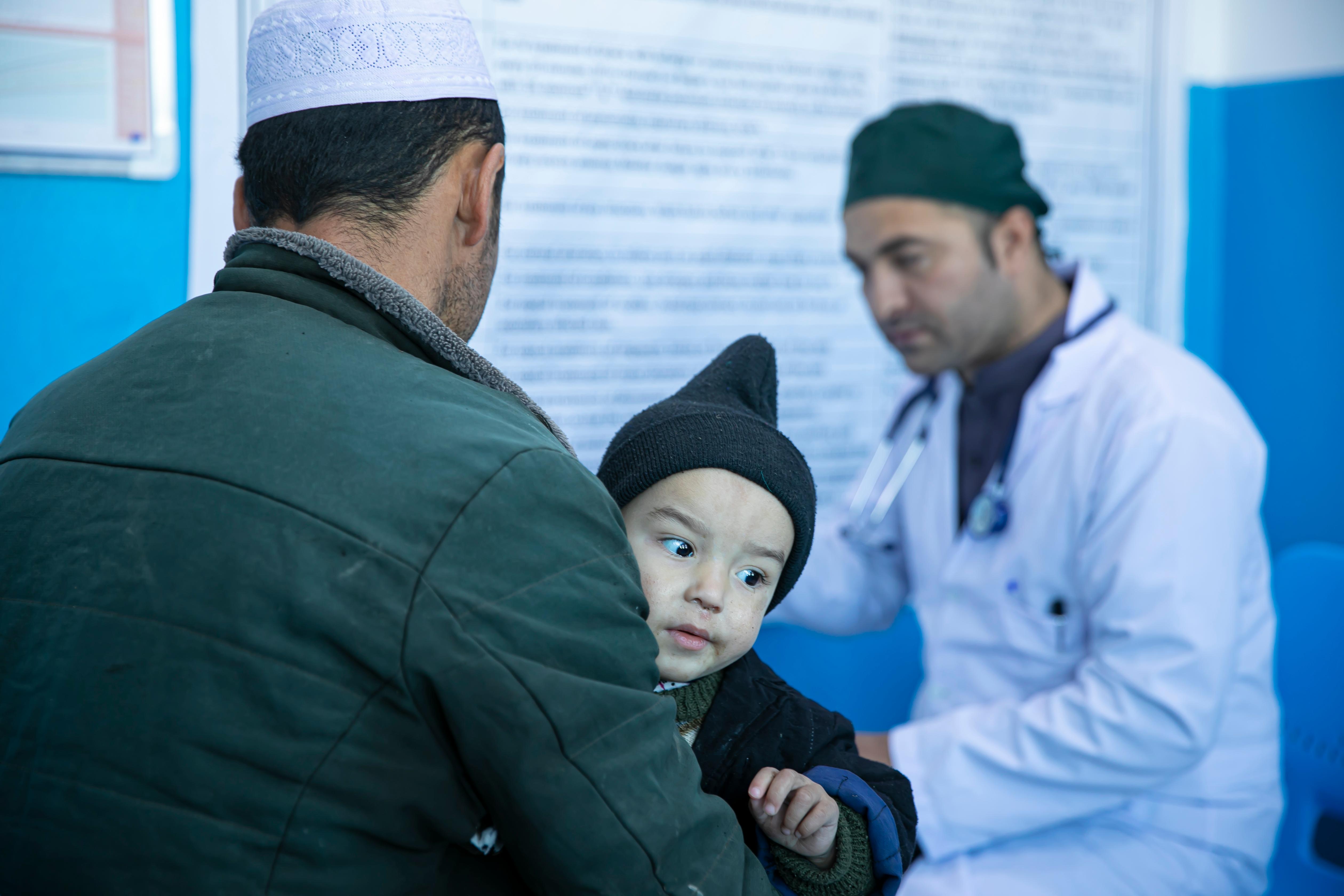 Save_Afg's tweet card. Recent cuts in foreign aid have forced Save the Children to suspend lifesaving programmes for malnourished children as a reported 131 million children live in areas experiencing acute food crises...