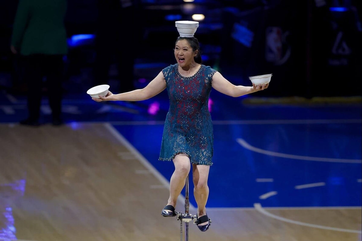 Bachscore's tweet card. The iconic halftime performer takes spill less than a minute into her halftime show, is seen leaving arena in ambulance.