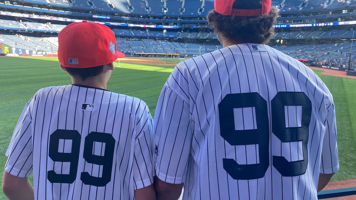 JdeMontreal's tweet card. Les partisans de baseball arrivent tôt dans l’espoir d’assister à l’exercice au bâton du puissant frappeur des Yankees de New York.