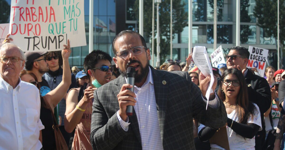 SJSpotlight's tweet card. District 5 Councilmember Peter Ortiz is proposing a policy that would require U.S. Immigration and Customs Enforcement (ICE) agents to wear identification. The policy notes masked ICE agents and...