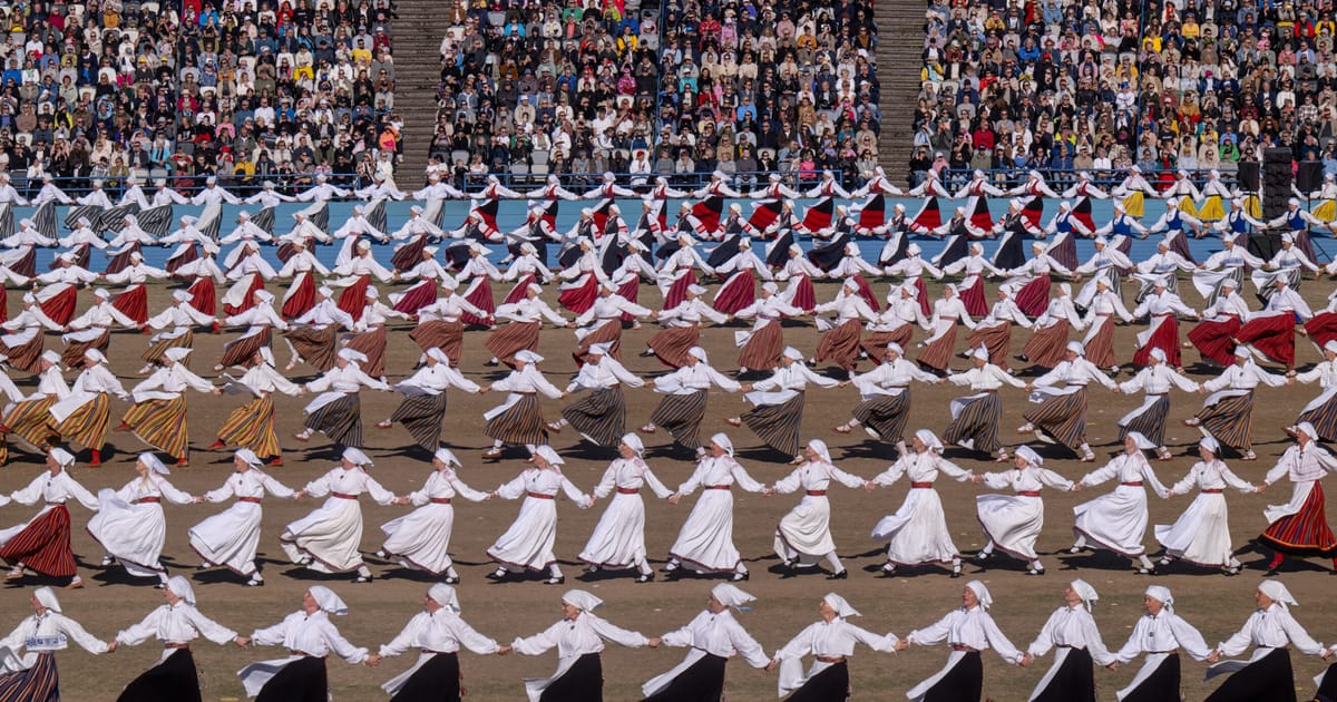 rceallen's tweet card. The event demonstrates that a nation can be strong and resolute while also posing no threat.