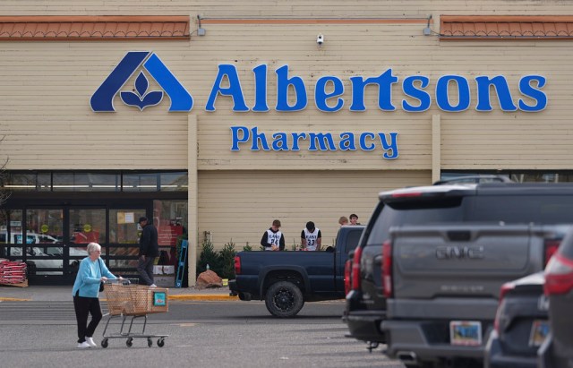KXAN_News's tweet card. Albertsons is recalling a number of products in Texas, Arkansas, Louisiana and Oklahoma over concern that they may be contaminated with listeria.