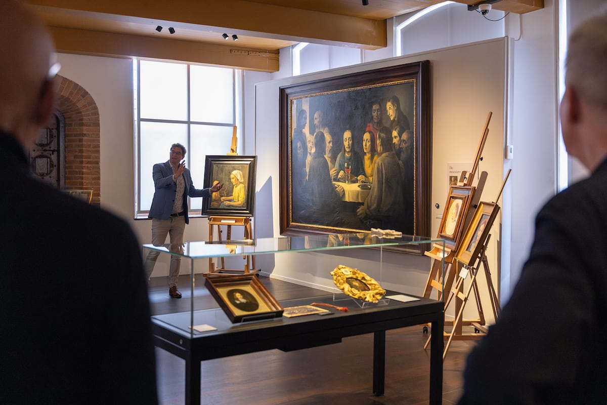 Conquinceletras's tweet card. El oscuro artista neerlandés, experto en Vermeer, engañó a los especialistas pintando a la manera del autor de ‘La joven de la perla’