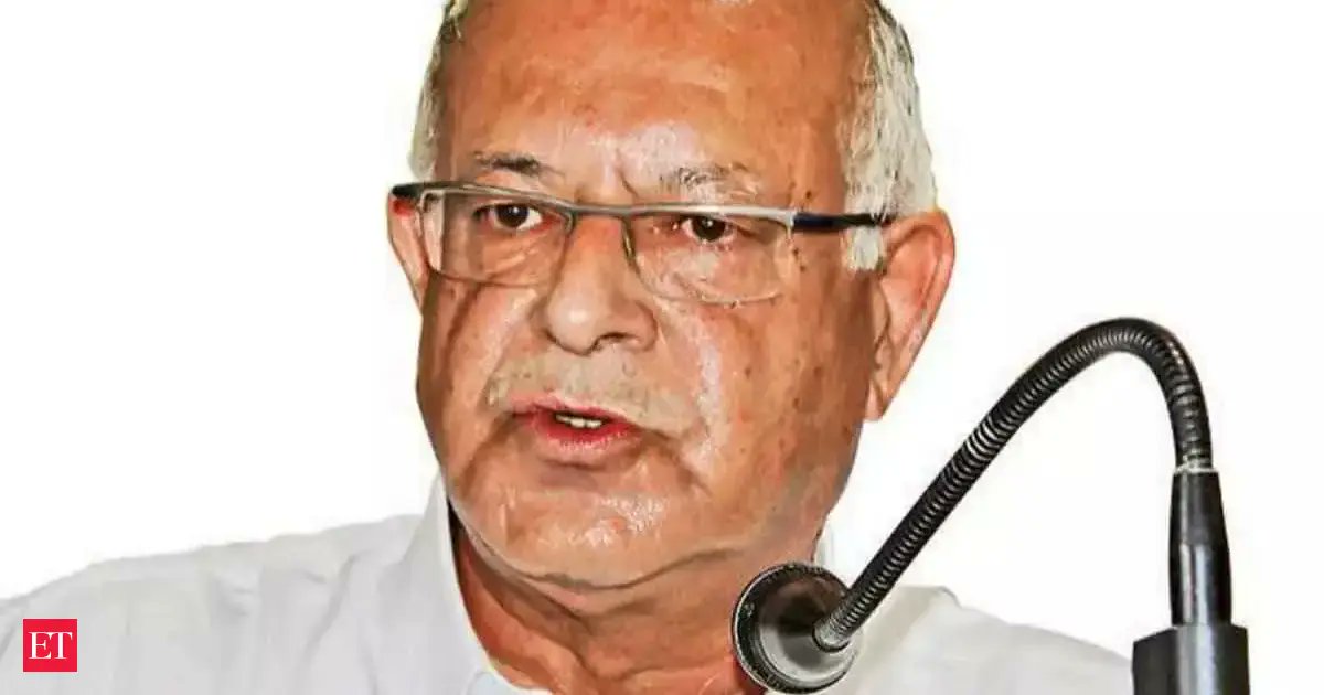CLManojET's tweet card. The Congress party is grappling with internal strife in its Jammu & Kashmir unit. Senior leaders are rebelling against PCC president Tariq Hameed Karra, alleging he's an outsider and demanding his...