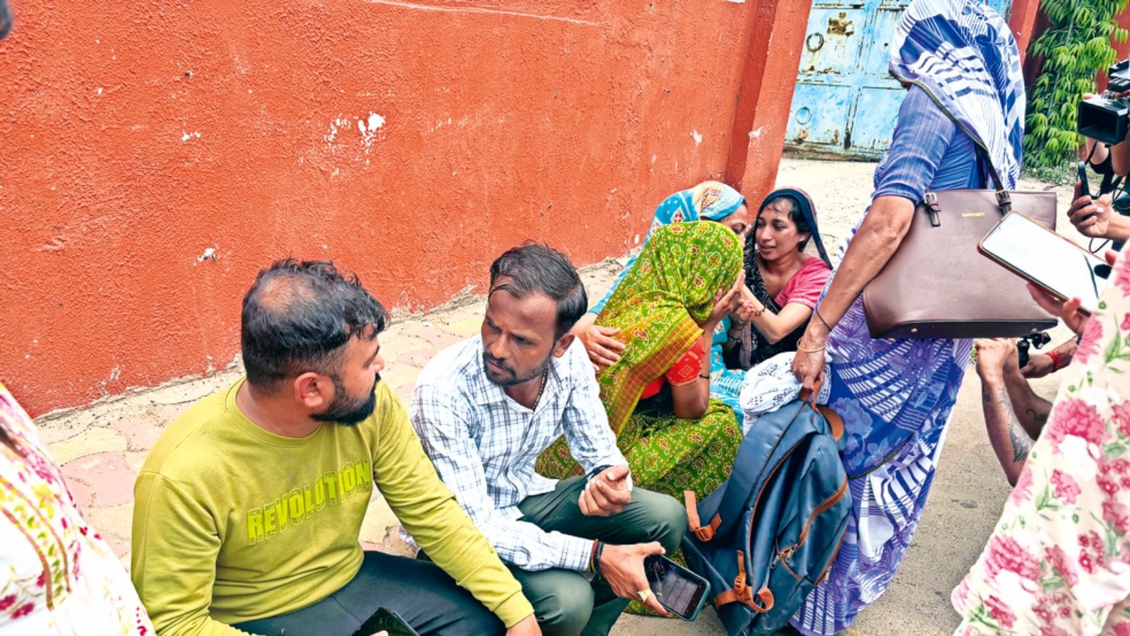 thaver_mohamed's tweet card. Of the over 50,000 population of Diu, they estimated that at least half the households have members who have taken up Portuguese citizenship or are British nationals.