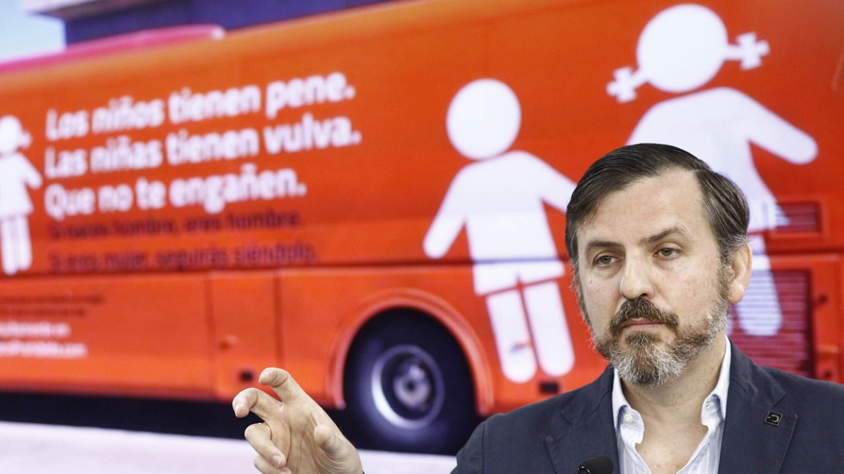 IgnacioTre32885's tweet card. Señalada como tapadera de la secta integrista El Yunque, la asociación comparte protagonismo junto a Manos Limpias y Vox en las causas contra la mujer de Sánchez, el fiscal general del Estado o Ába...