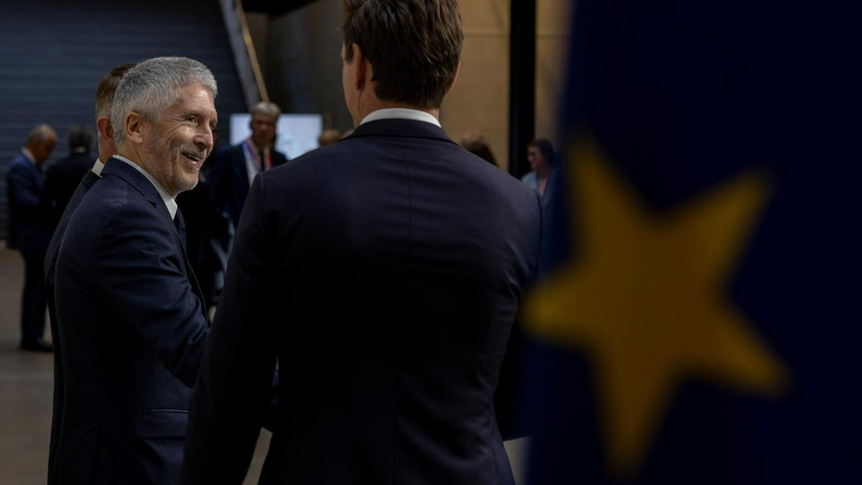 elespanolcom's tweet card. Fuentes del caso y numerosas fuentes penitenciarias advierten de la anómala maniobra de Prisiones: "Hasta ahora, Prisiones siempre había colaborado". Más información: Interior decide dejar de...