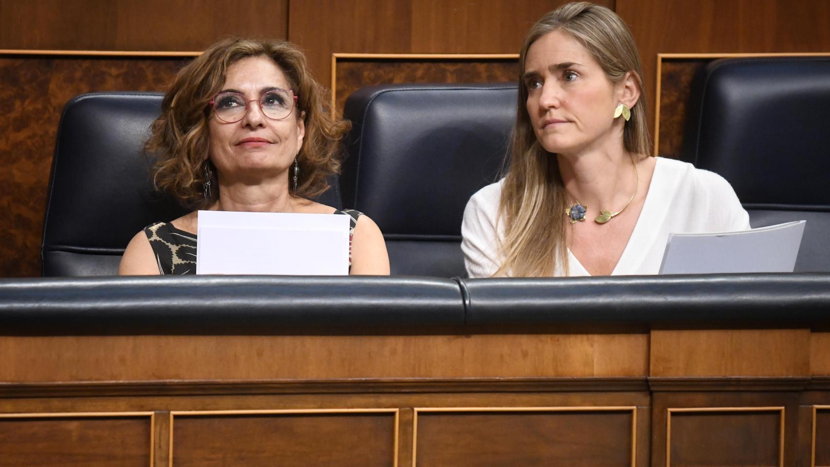 elespanolcom's tweet card. Consejo de Economistas, AIReF y hasta la CNMV alertan de la incertidumbre que pesa sobre la economía por la debilidad del Gobierno para hacer reformas. Más información: El PP vota en contra del...
