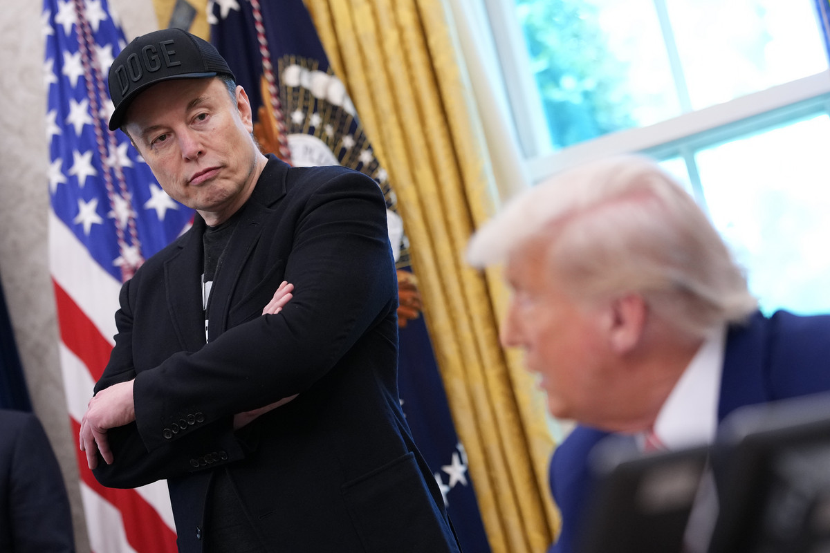 SophiaCai99's tweet card. The direct message comes as Musk threatens to finance a third party.