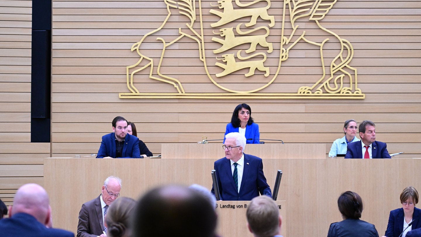 KlocknerMarcus's tweet card. Regierungserklärungen sind für BW-Ministerpräsident Kretschmann eigentlich Routine. Doch am Mittwoch soll es erstmals um ein ungewohntes Thema gehen.