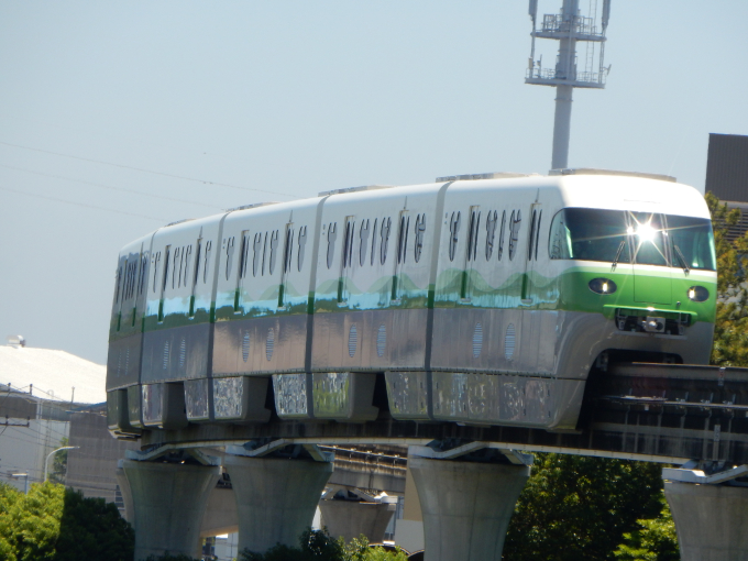 RailLabNews's tweet card. 舞浜リゾートライン ディズニーリゾートラインの路線図、駅一覧、停車駅、乗換案内です。リゾートゲートウェイ・ステーション(ゲートウェイ>ディズニーランド)〜リゾートゲートウェイ・ステーション(ディズニーシー>ゲートウェイ)間を結ぶ営業距離(営業キロ)5Kmの運行路線・系統です。また、乗換案内、鉄道ニュース記事、レイルラボ メンバーさんによる鉄道フォト(写真)、鉄レコ(鉄道乗車記録)を確認できます。