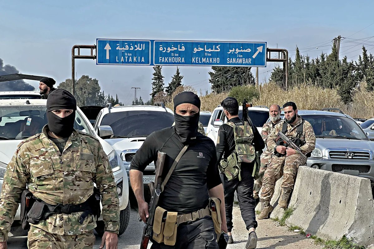 DSocialista_'s tweet card. Un informe atribuye la mayoría de muertes a ejecuciones extrajudiciales cometidas en Tartus y Latakia por las fuerzas del nuevo régimen, heredero de Al Qaeda y respaldado por Occidente.