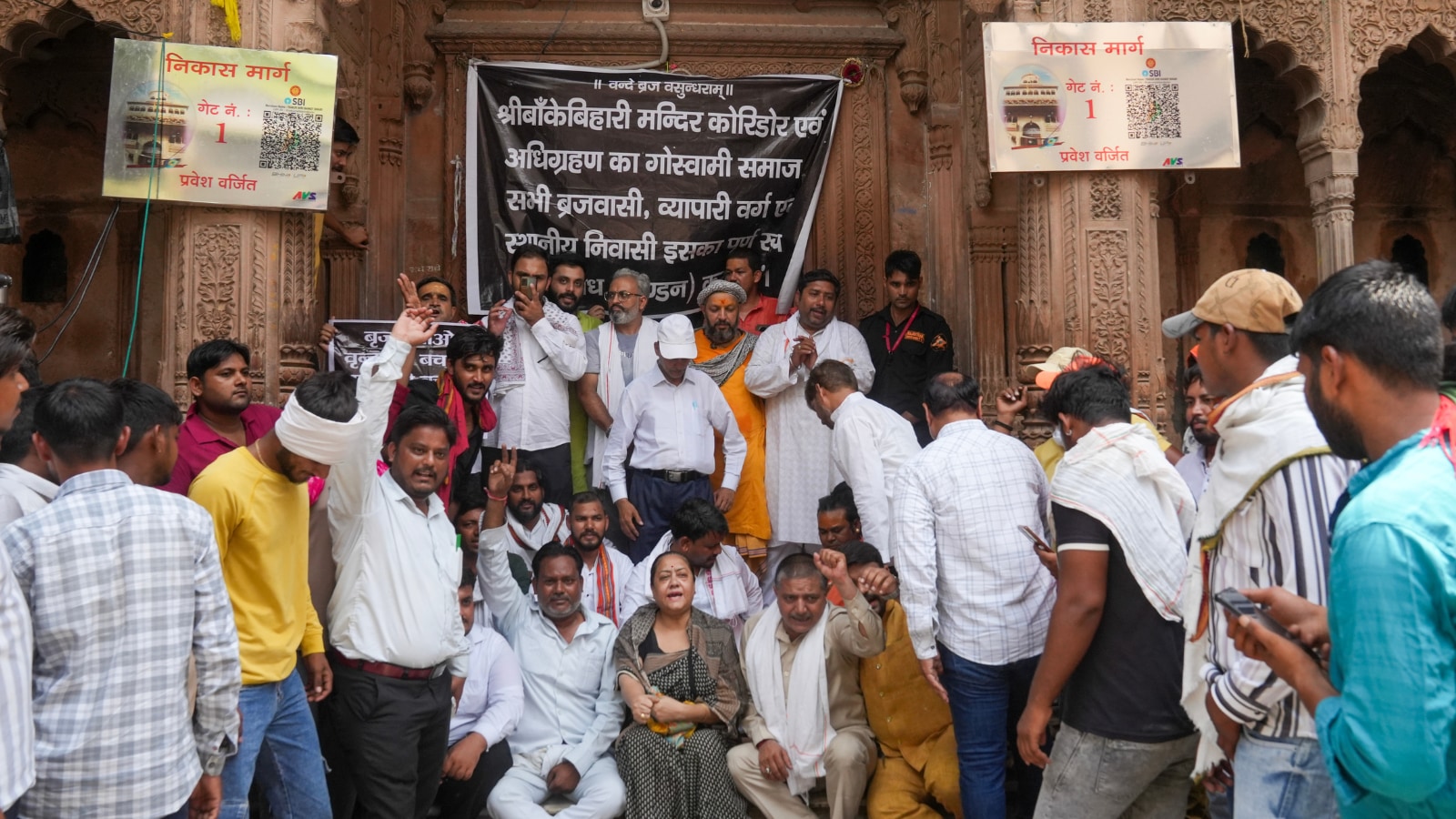 JhaNeetika12's tweet card. Mathura MP Hema Malini’s remarks add to fears as priests object to UP govt getting access to temple funds, and Banke Bihari Mandir sevayats, families settled nearby fear loss of a way of life