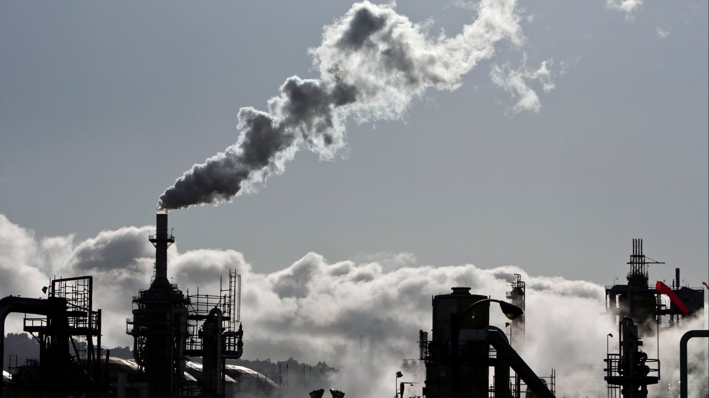 FinancialTimes's tweet card. Bill would require lenders to report carbon pollution associated with customers