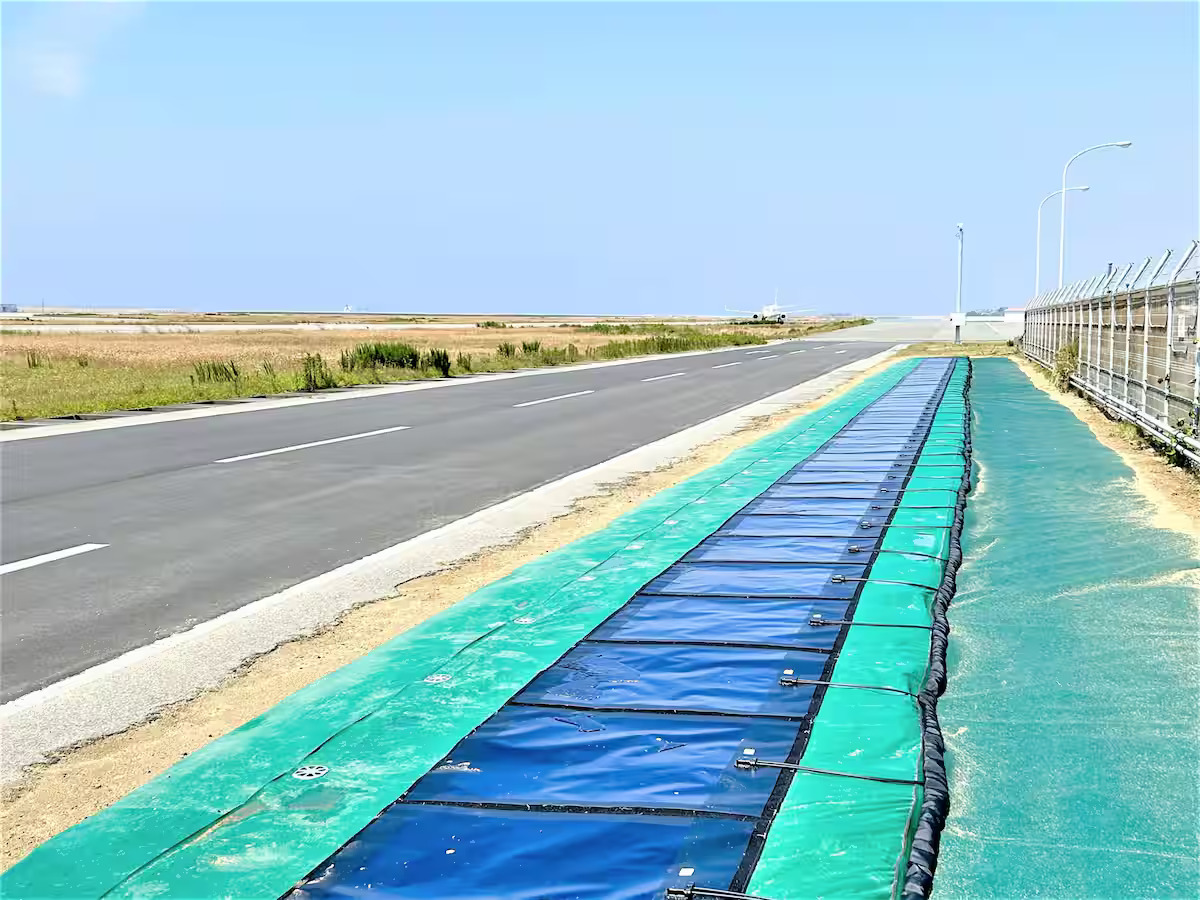 JAPAN_Forward_'s tweet card. Kobe Airport leads Japan's green shift with perovskite solar cells and sustainable aviation fuel, advancing both national and city decarbonization efforts.