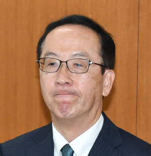 shizushin's tweet card. 　富士市の小長井義正市長（６９）が任期満了（２０２６年１月１８日）に伴う市長選に立候補せず、３期目の今期で退任する意向を固めたことが２３日、関係者への取材で分か…