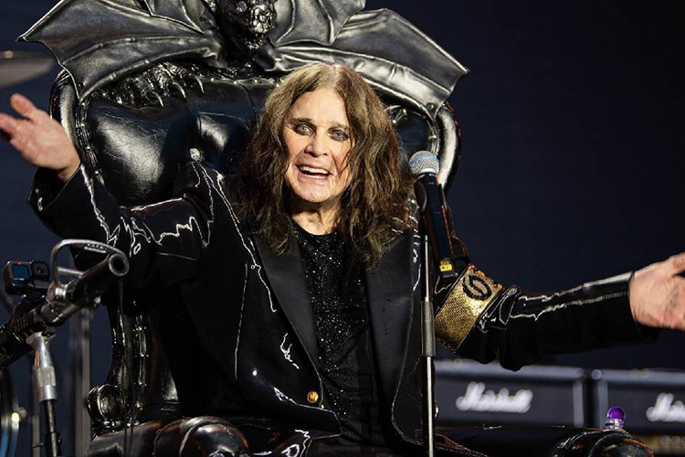 mondo_sonoro's tweet card. Ozzy Osbourne, pionero del heavy metal, excéntrico icono del rock y voz inconfundible de Black Sabbath, ha fallecido este martes...