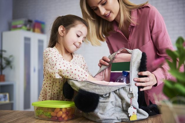 BelTel's tweet card. Parenting is about making choices, and who can judge this better than experts who see what can go wrong every day in their profession writes Talitha Dehaen...